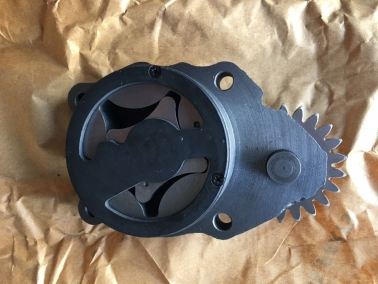 PC240-8机油(you)泵(beng)