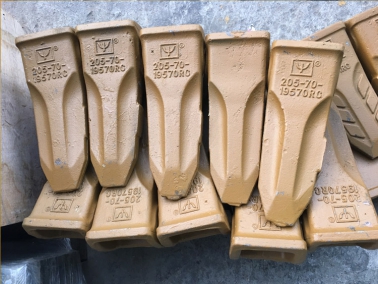 PC200岩石斗(dou)齿(chi)