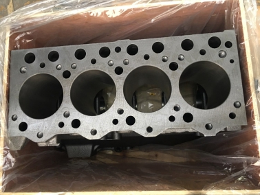 PC60-7 4D95发(fa)动(dong)机(ji)缸(gang)体