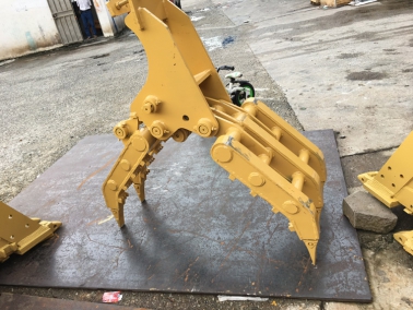 60机机械(xie)式(shi)抓(zhua)木(mu)器