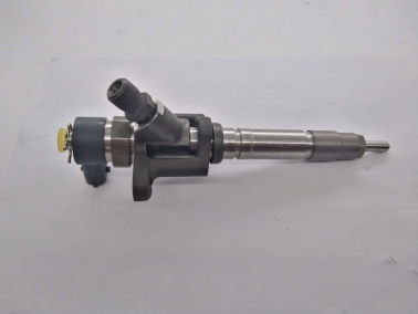 4M50原(yuan)装(zhuang)喷(pen)油嘴