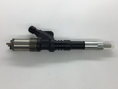 PC400-7 6D125原(yuan)装(zhuang)喷油嘴(zui)