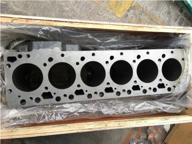 6D102发动机(ji)缸体
