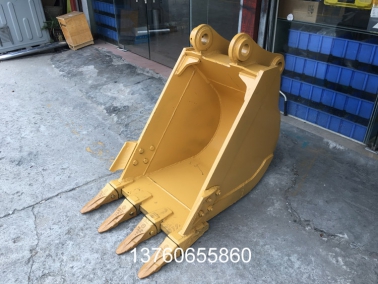 PC200包(bao)边600宽挖(wa)斗(dou)