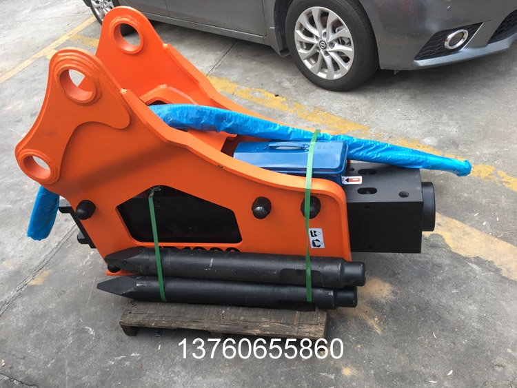 68三(san)角(jiao)破碎锤(chui)